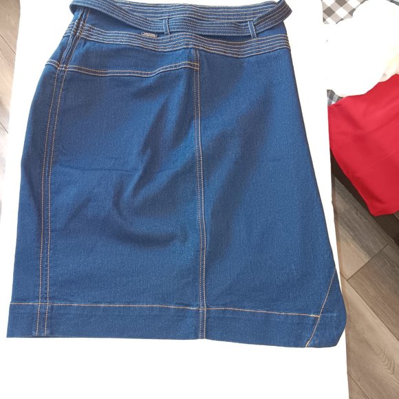 Asymmetrical midi jean skirt - size 6 - Picture 3 of 4